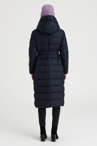 Pikowany płaszcz z kapturem w granatowym kolorze Pikowany płaszcz z kapturem w granatowym kolorze