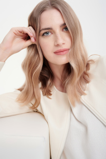 Kremowa kurtka z zamkiem Kremowa kurtka z zamkiem