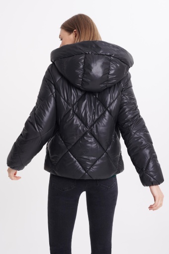 Krótka kurtka pikowana