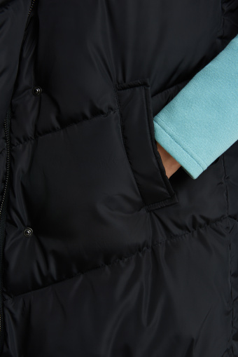 Czarna, pikowana kamizelka z kapturem