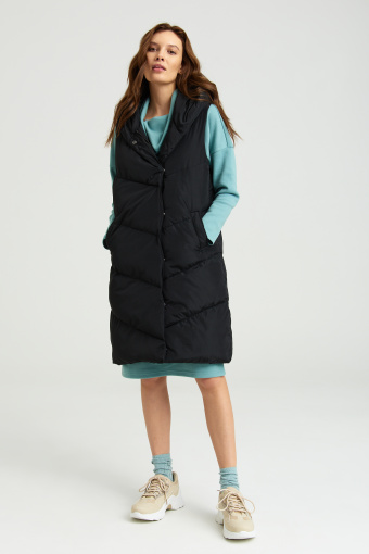 Czarna, pikowana kamizelka z kapturem