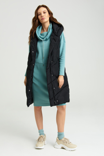 Czarna, pikowana kamizelka z kapturem