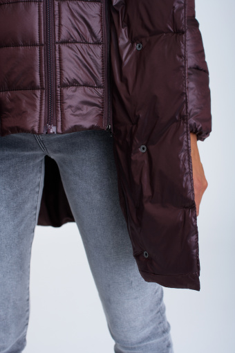 Stylowa, dwuwarstwowa kurtka w ciemnobordowym kolorze