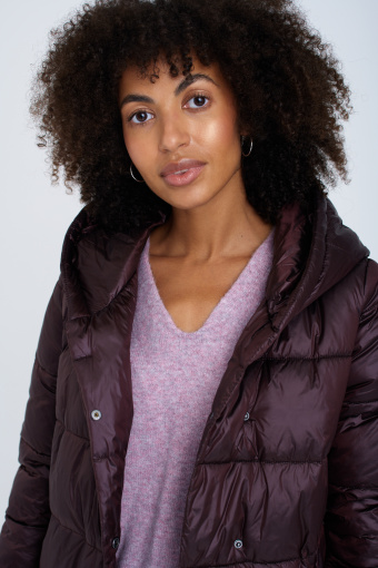 Stylowa, dwuwarstwowa kurtka w ciemnobordowym kolorze