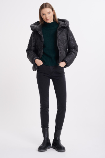 Krótka kurtka pikowana