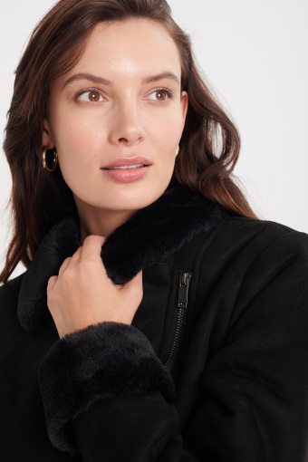 Czarny kożuch biker