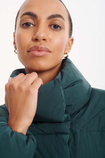 Krótka ciepła kurtka pikowana