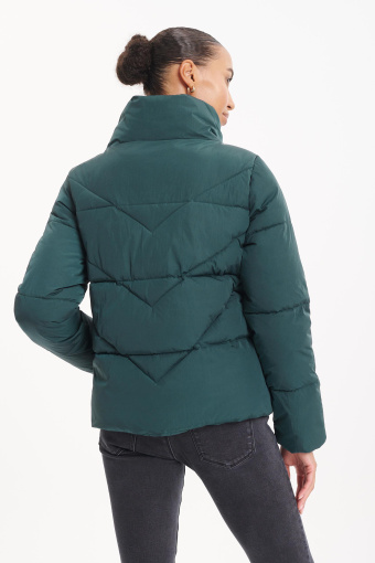 Krótka ciepła kurtka pikowana