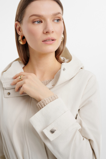 Kremowa kurtka z kapturem