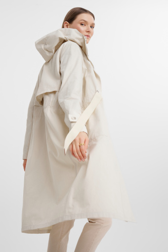 Kremowa kurtka z kapturem
