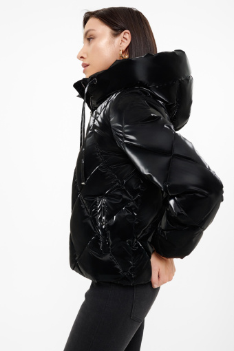 Krótka czarna kurtka z połyskiem
