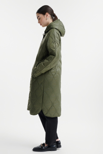 Pikowany płaszcz w kolorze ciemnej zieleni 