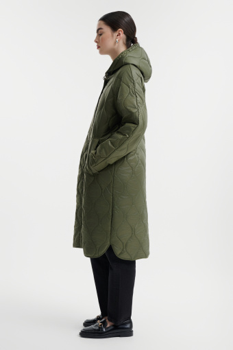 Pikowany płaszcz w kolorze ciemnej zieleni 