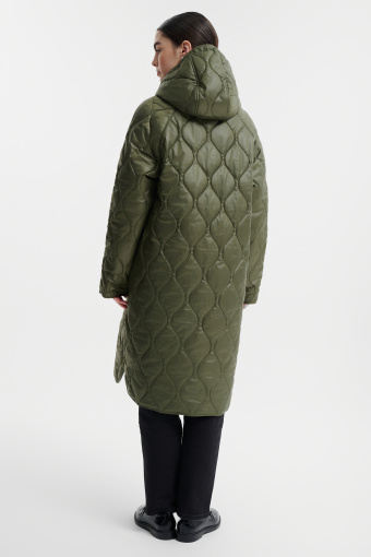 Pikowany płaszcz w kolorze ciemnej zieleni 