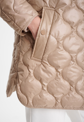 Beżowa, pikowana kurtka