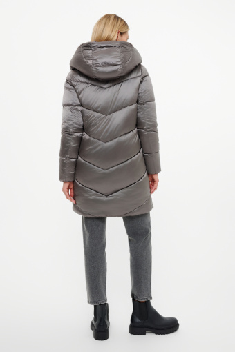 Pikowana kurtka z efektowym kołnierzem