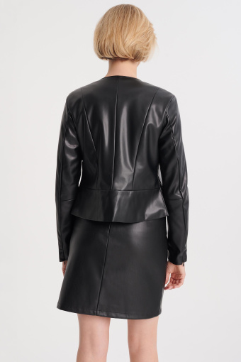 Czarna kurtka z zamkiem