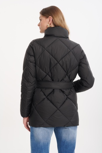 Zakładana kurtka pikowana wiązana paskiem