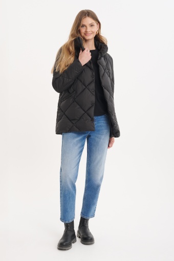 Zakładana kurtka pikowana wiązana paskiem