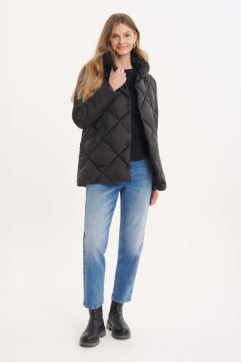 Zakładana kurtka pikowana wiązana paskiem