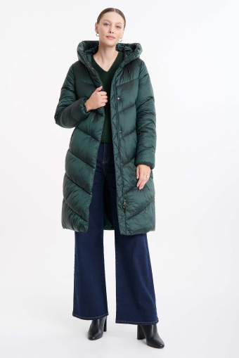 Długa kurtka z kapturem pikowana w jodełkę
