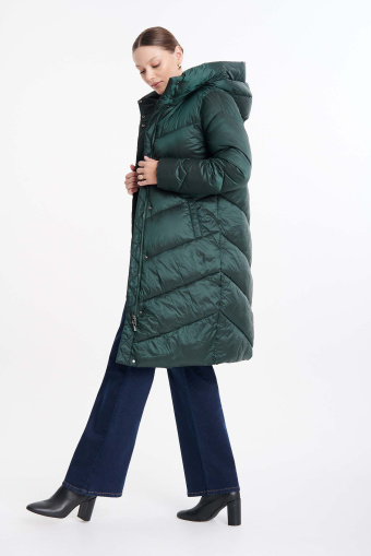 Długa kurtka z kapturem pikowana w jodełkę
