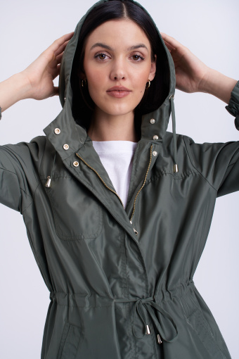 Zielona kurtka typu parka Zielona kurtka typu parka