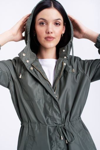 Zielona kurtka typu parka Zielona kurtka typu parka