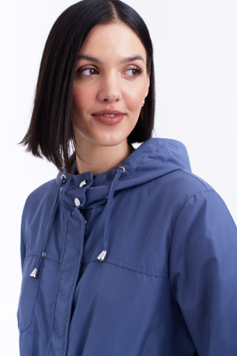 Kurtka o kroju parki w kolorze niebieskim Kurtka o kroju parki w kolorze niebieskim