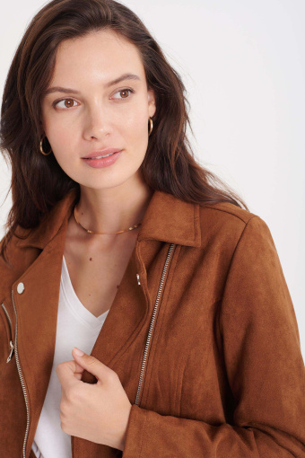 Zamszowa ramoneska z asymetrycznym zamkiem