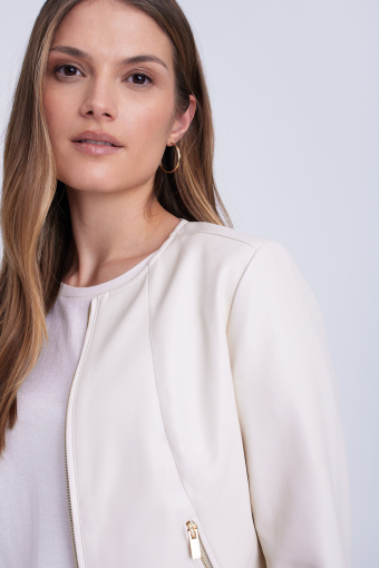 Kremowa kurtka z eko skóry