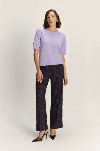 Lawendowy sweter z krótkim rękawem