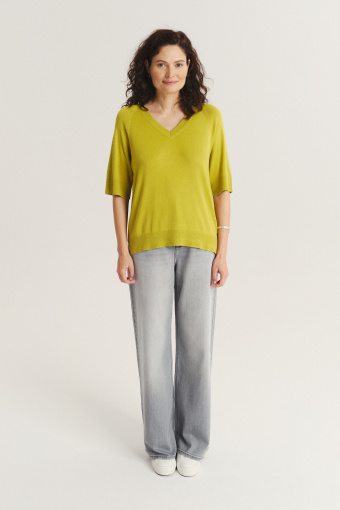 Limonkowy sweter z krótkim rękawem