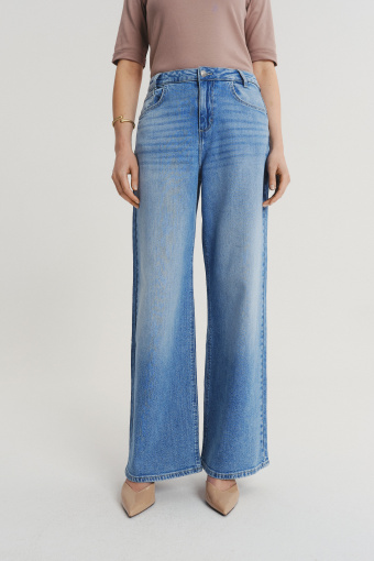 Niebieskie jeansy wide leg