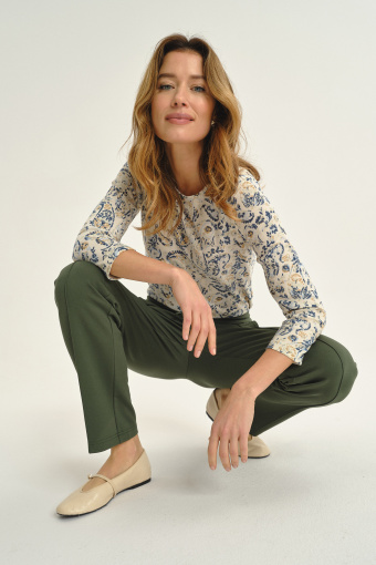 Oliwkowe spodnie z dresowej dzianiny