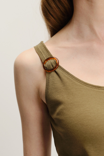 Oliwkowy top na ramiączkach  Oliwkowy top na ramiączkach