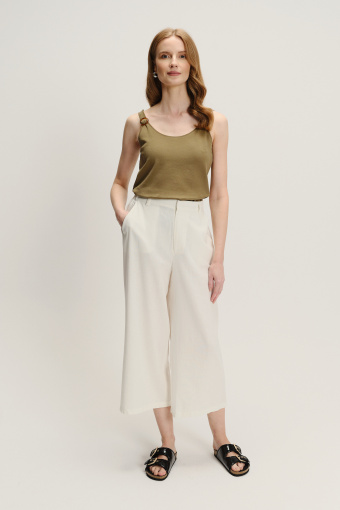 Oliwkowy top na ramiączkach  Oliwkowy top na ramiączkach