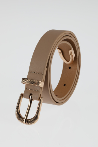 Beżowy pasek ze złotą klamrą Beżowy pasek ze złotą klamrą