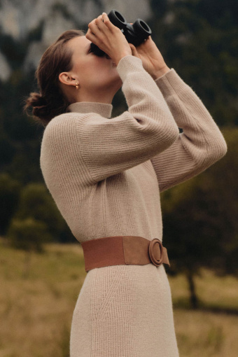 Pasek z gumą i zamszową, okrągłą klamrą