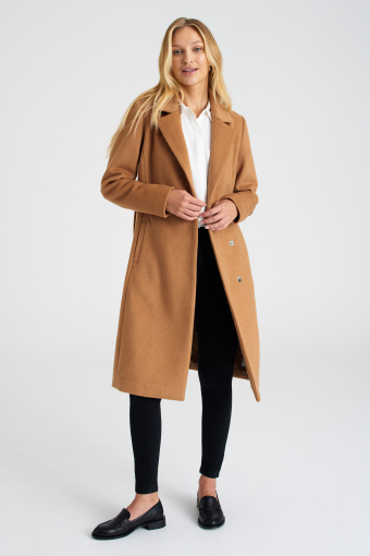Klasyczny, wełniany płaszcz w beżowym kolorze