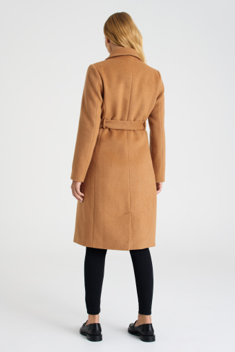 Klasyczny, wełniany płaszcz w beżowym kolorze