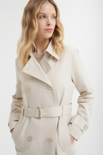 Klasyczny trencz w kolorze kremowym 