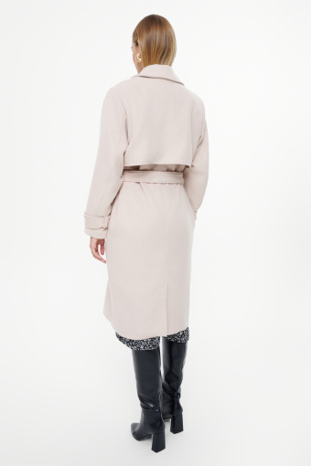 Klasyczny jasnobeżowy płaszcz