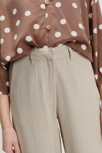 Proste kremowe spodnie z wysokim stanem