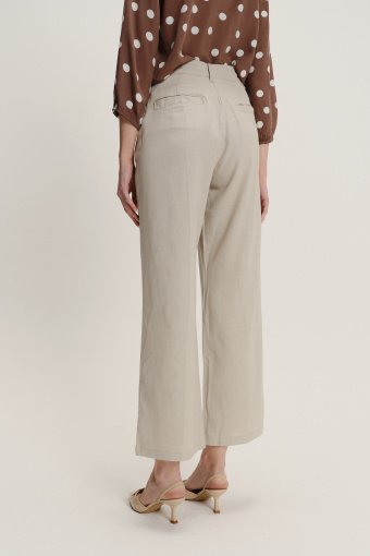 Proste kremowe spodnie z wysokim stanem