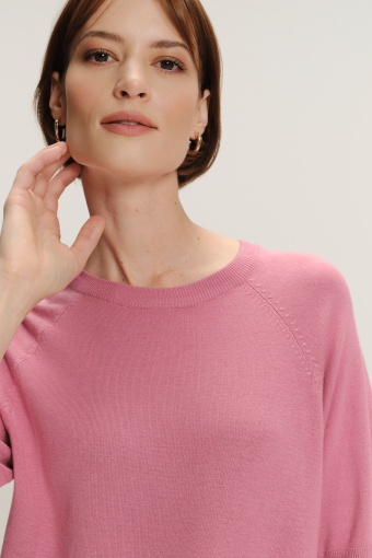 Różowy sweter z krótkim rękawem
