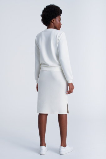 Prosta kremowa spódnica