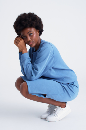 Niebieska ołówkowa spódnica w stylu sportowym