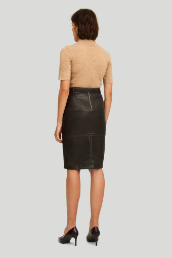 Ciemnobrązowa, ołówkowa spódnica z asymetrycznymi przeszyciami