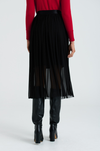 Rozkloszowana, czarna spódnica midi